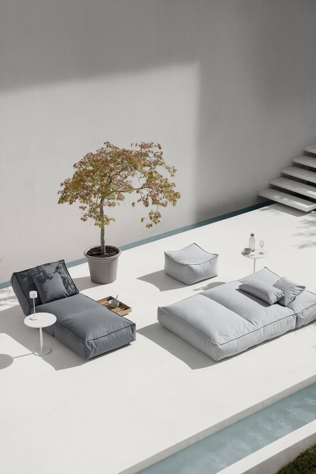 Obrázok z Vonkajšie polohovacie lehátko Blomus STAY 120cm šedočierne