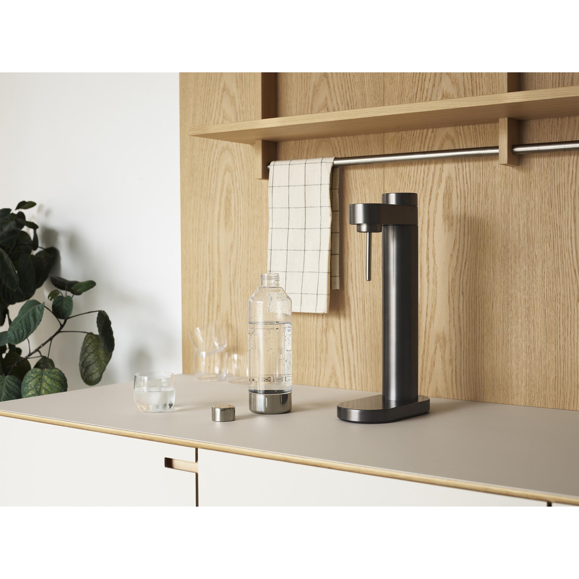 Výrobník perlivé vody BRUS STELTON 1,15l černý_3
