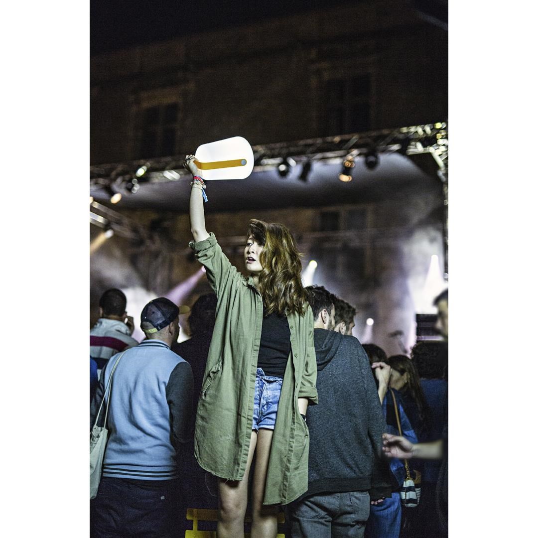 Fermob venkovní LED lampa BALAD - Honey (hladký povrch)_1