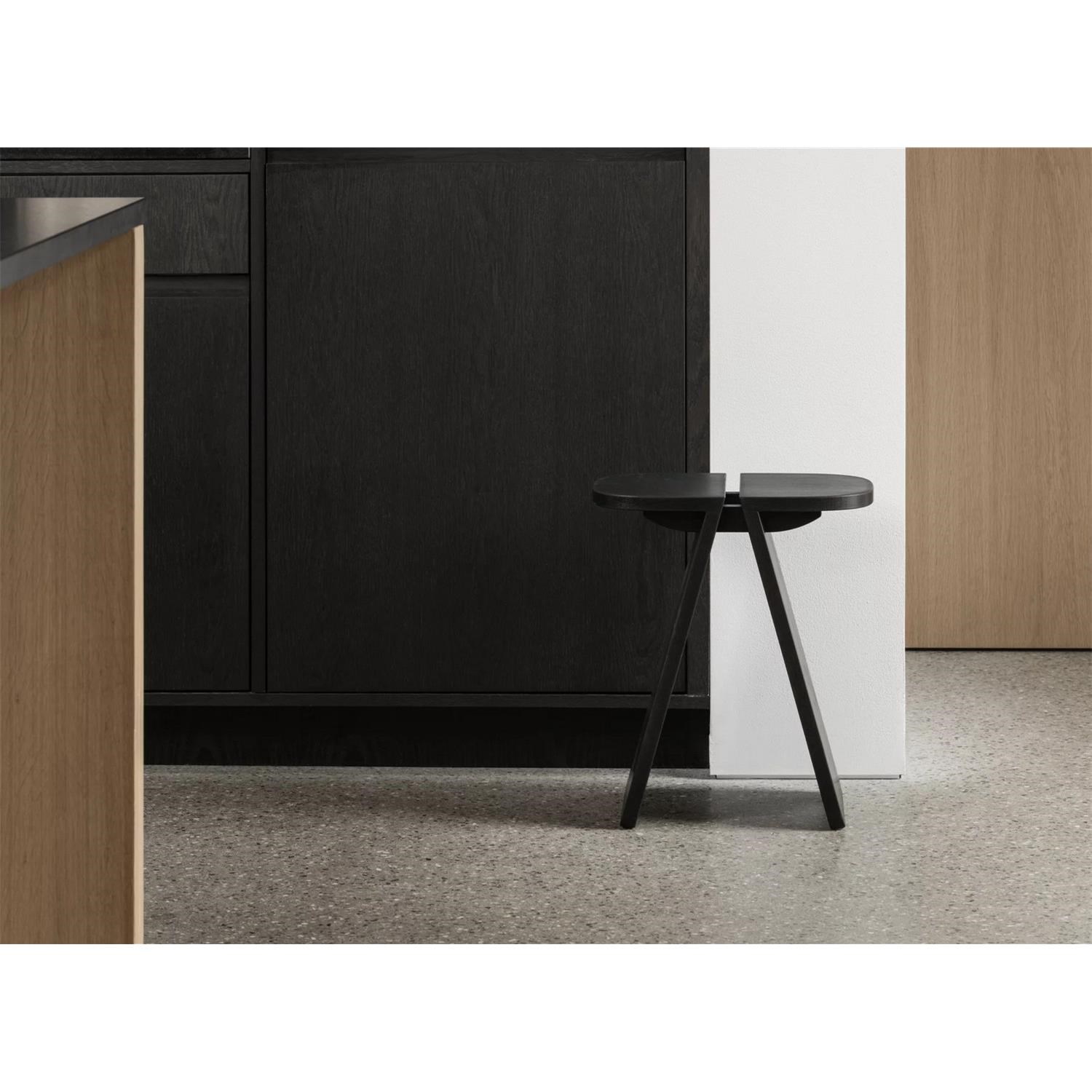 Odkládací stolek AVIO Š.38 cm černý_0