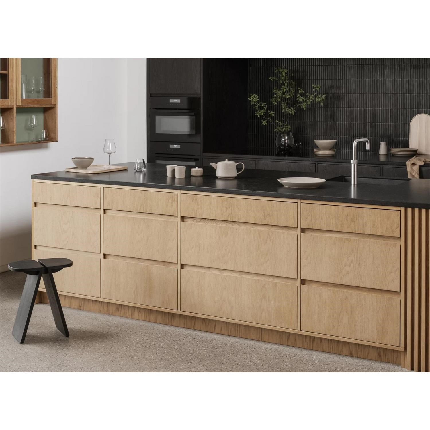 Odkládací stolek AVIO Š.38 cm černý_1