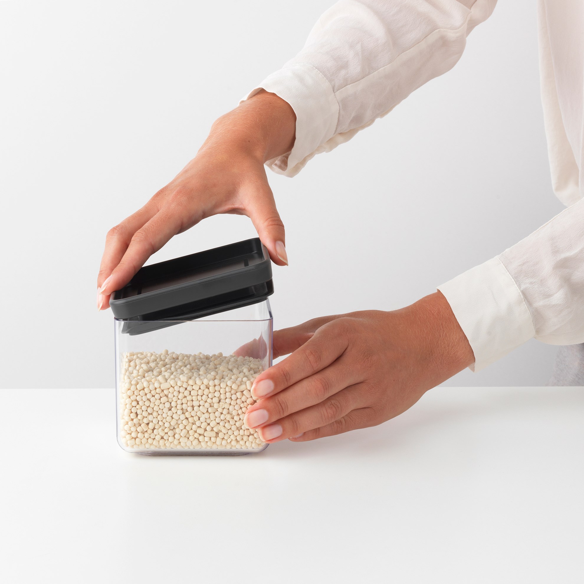 Plastová dóza Brabantia SQUARE 700ml tmavě šedá_3