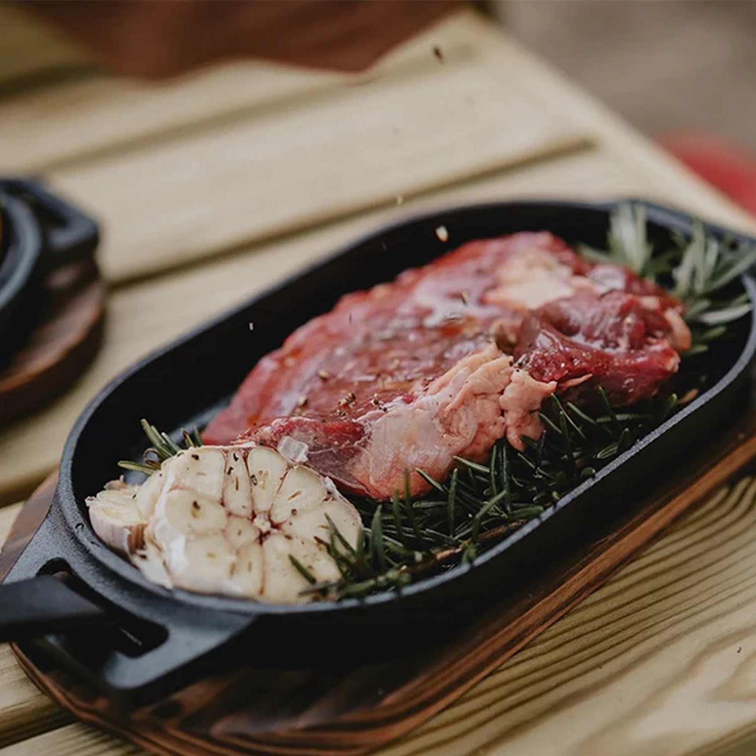 Litinová pánev Gino bez rýhování 29x16cm černá_2