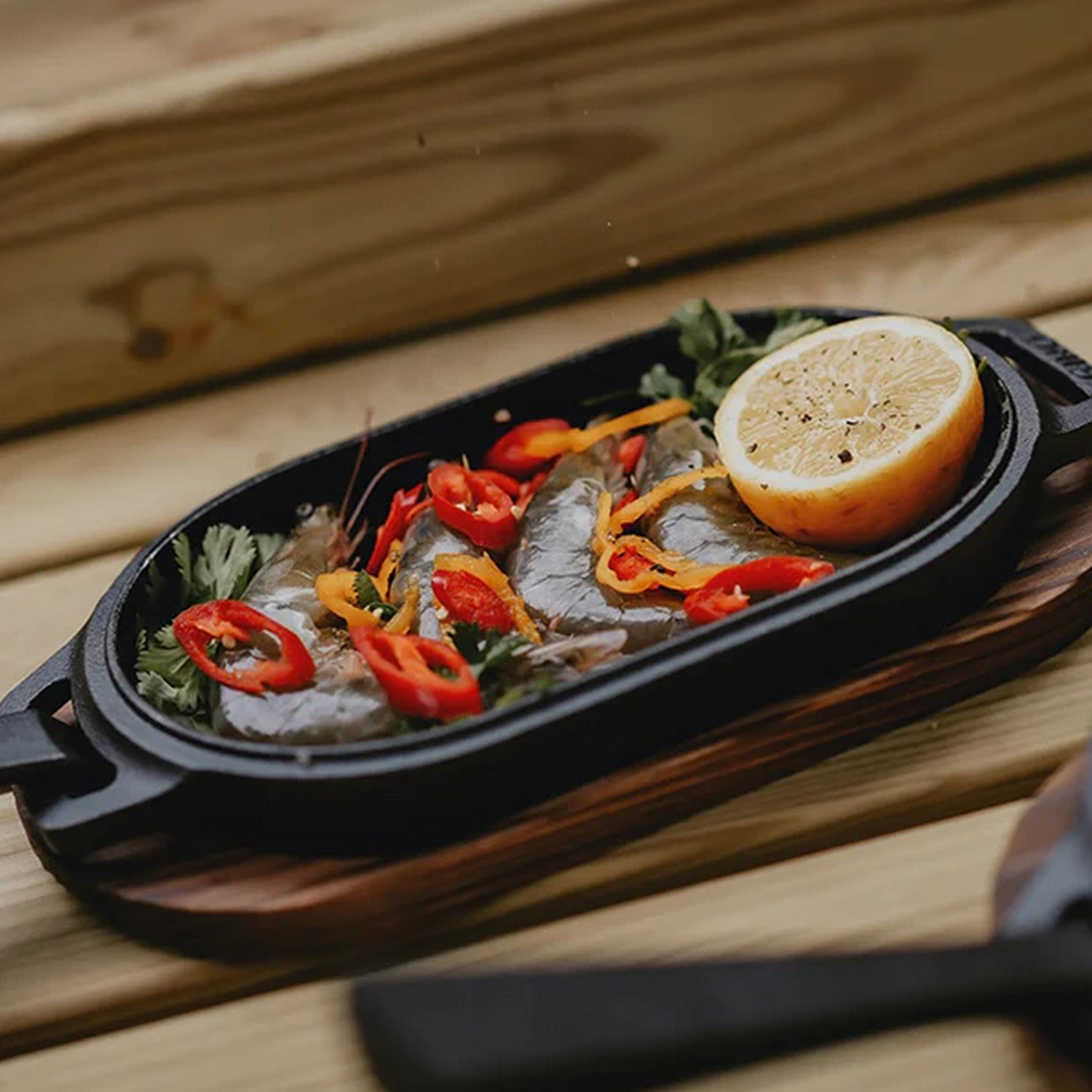 Litinová pánev Gino bez rýhování 29x16cm černá_3