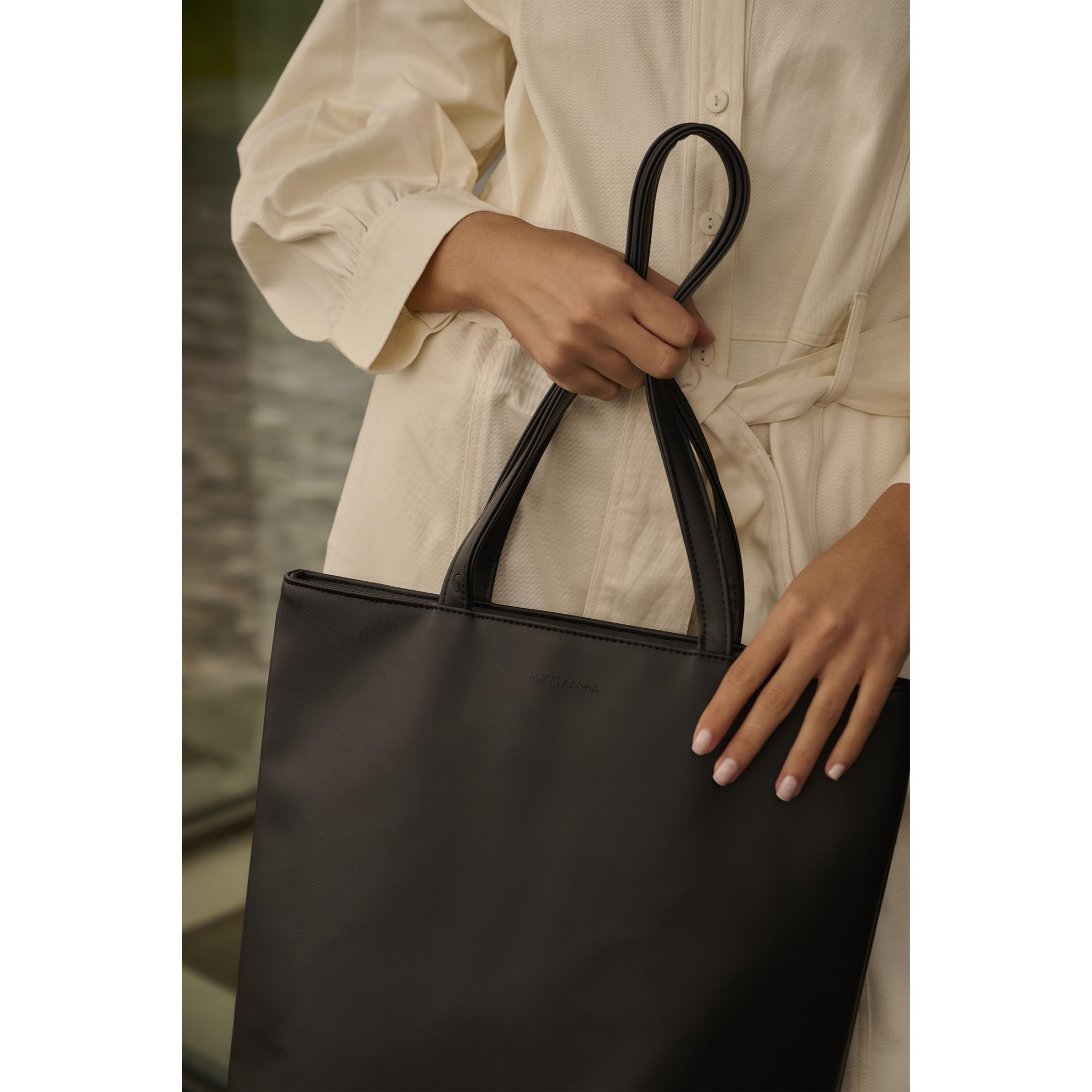 Kabelka / taška přes rameno Monk & Anna MERIAN black_2