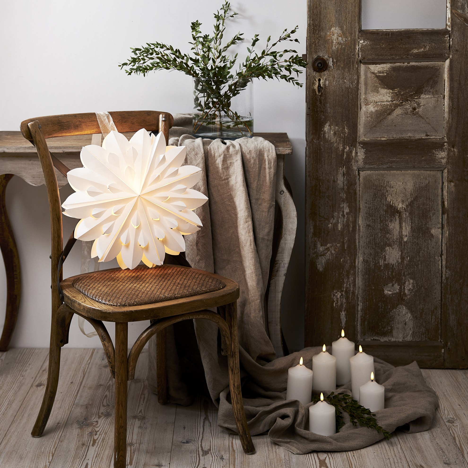 Papierstern "Clipp"weiß, ca. 40 cm mit Band, ohne Leuchtmittel_0