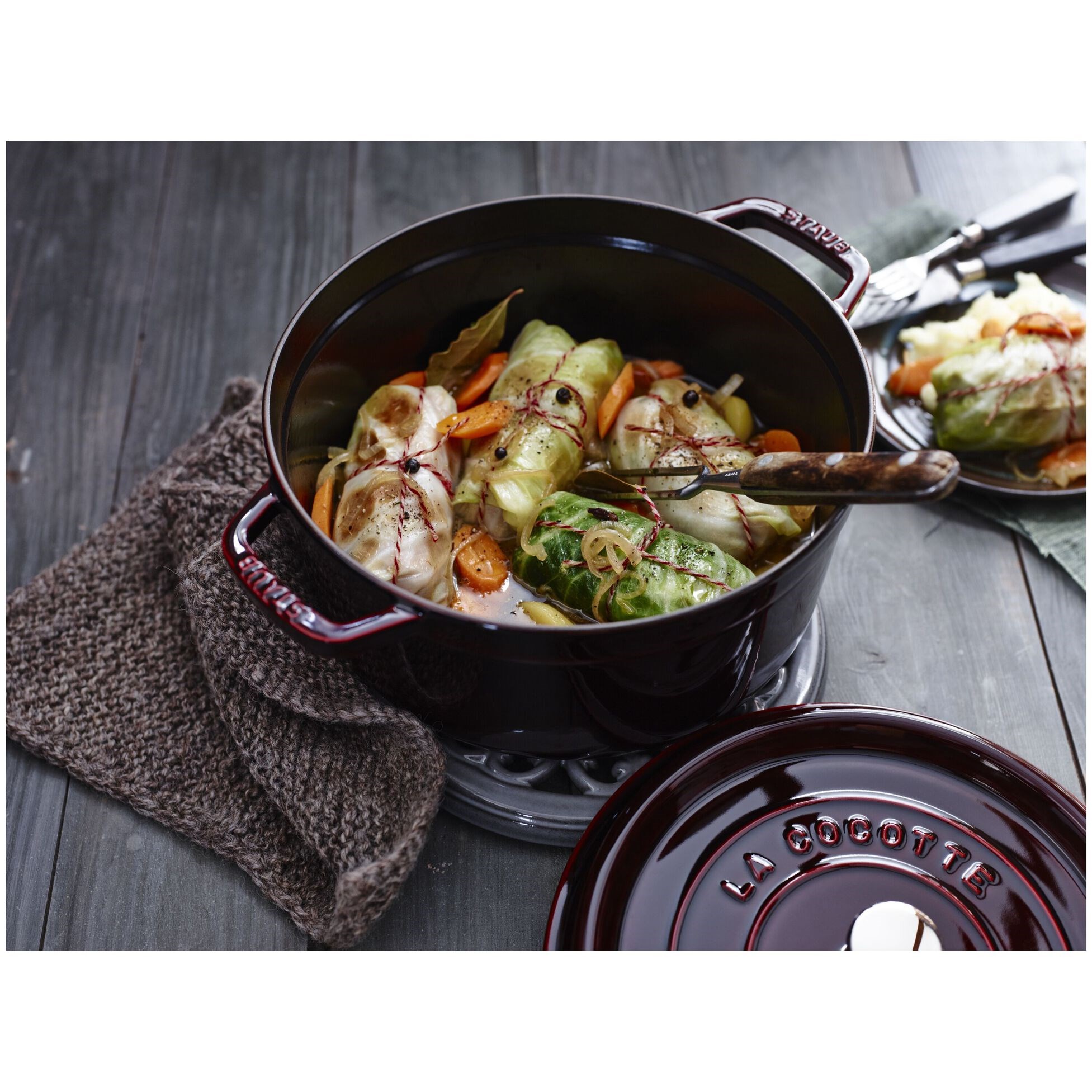 Hrnec STAUB  kulatý 26cm vínový 5,2l_0