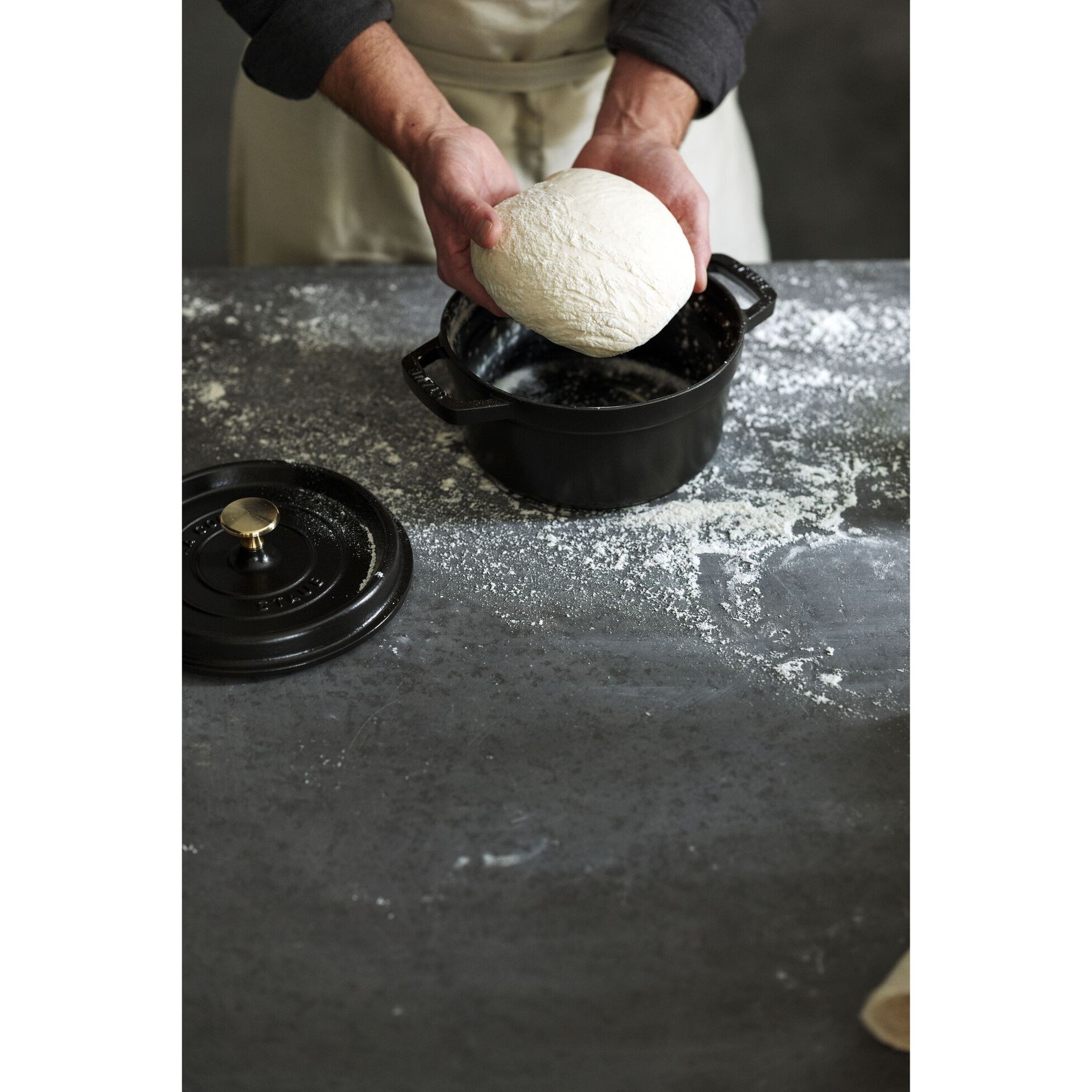 Hrnec STAUB  kulatý 14cm černý 800ml_0