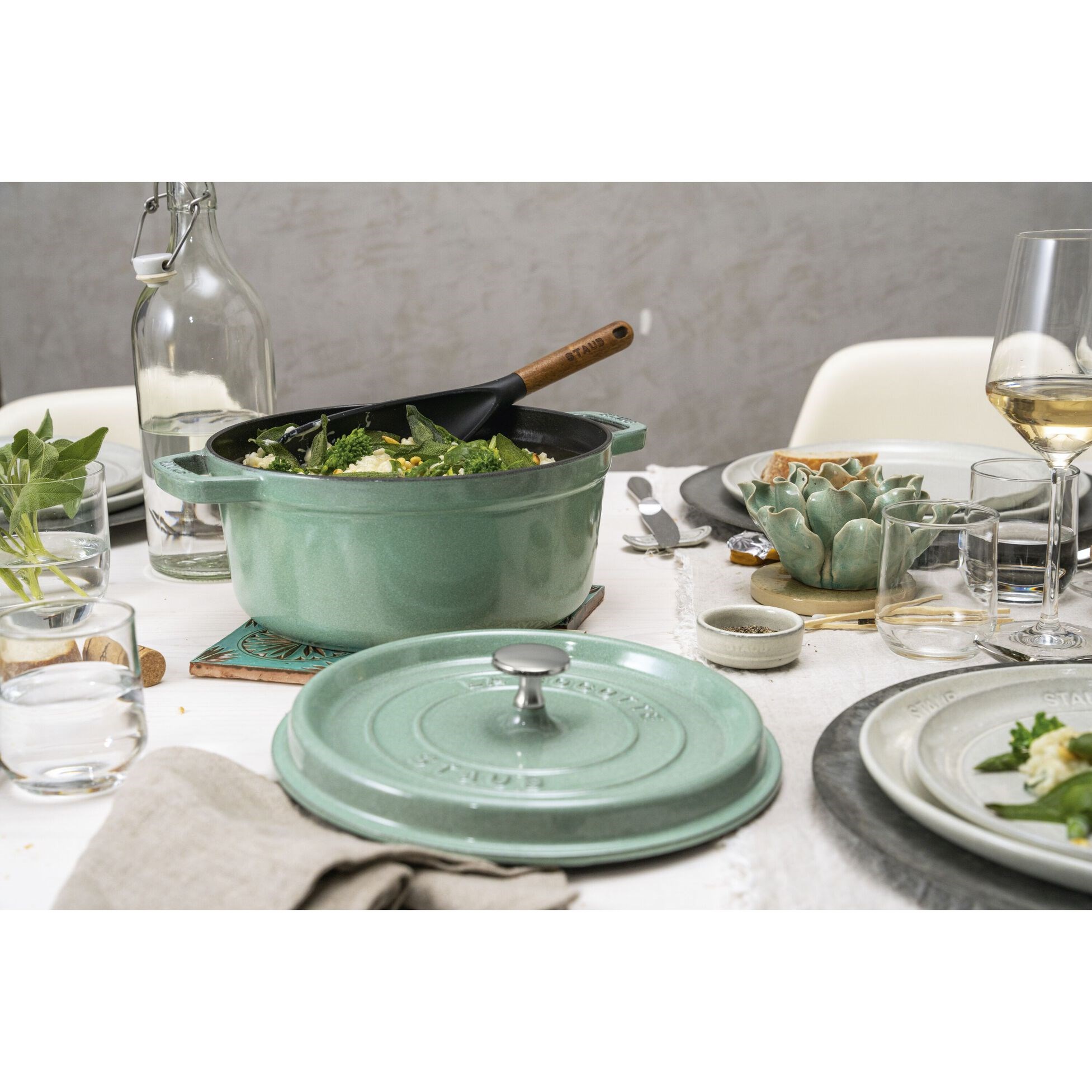 Hrnec STAUB kulatý 24 cm šalvějově zelený 3,8l_6