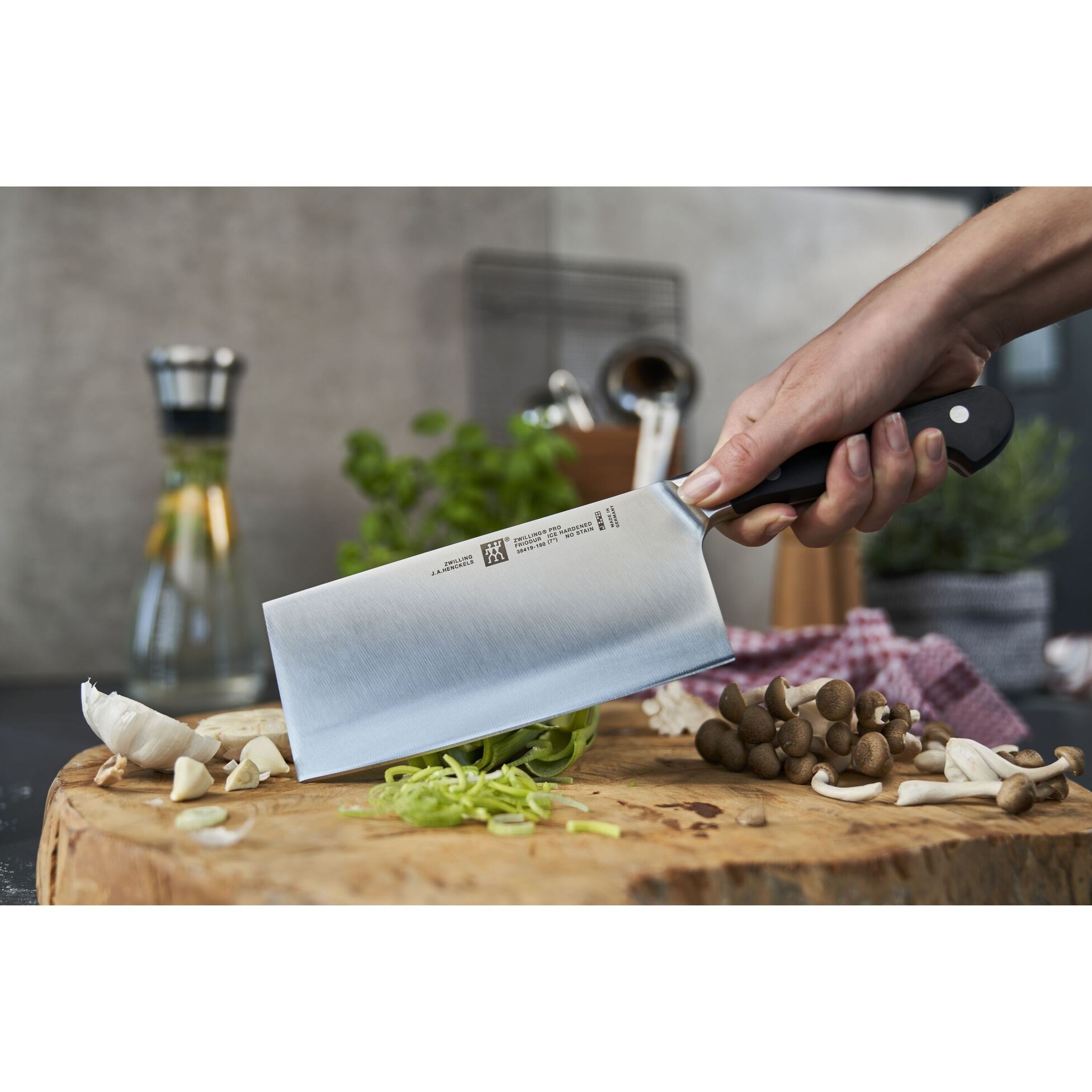 Čínský nůž na zeleninu 18cm ZWILLING PRO_5