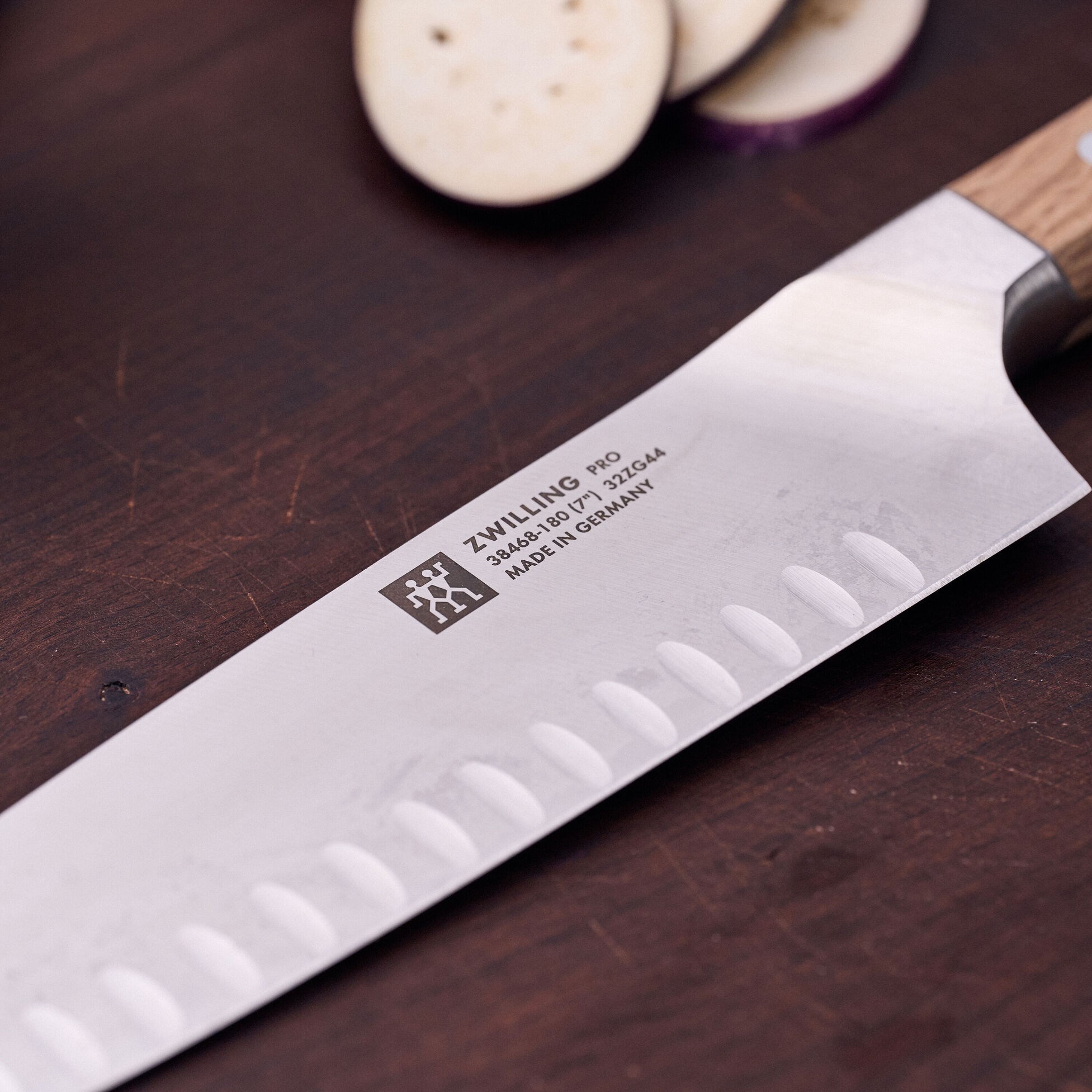 Nůž 18 cm ZWILLING PRO SANTOKU dub_3
