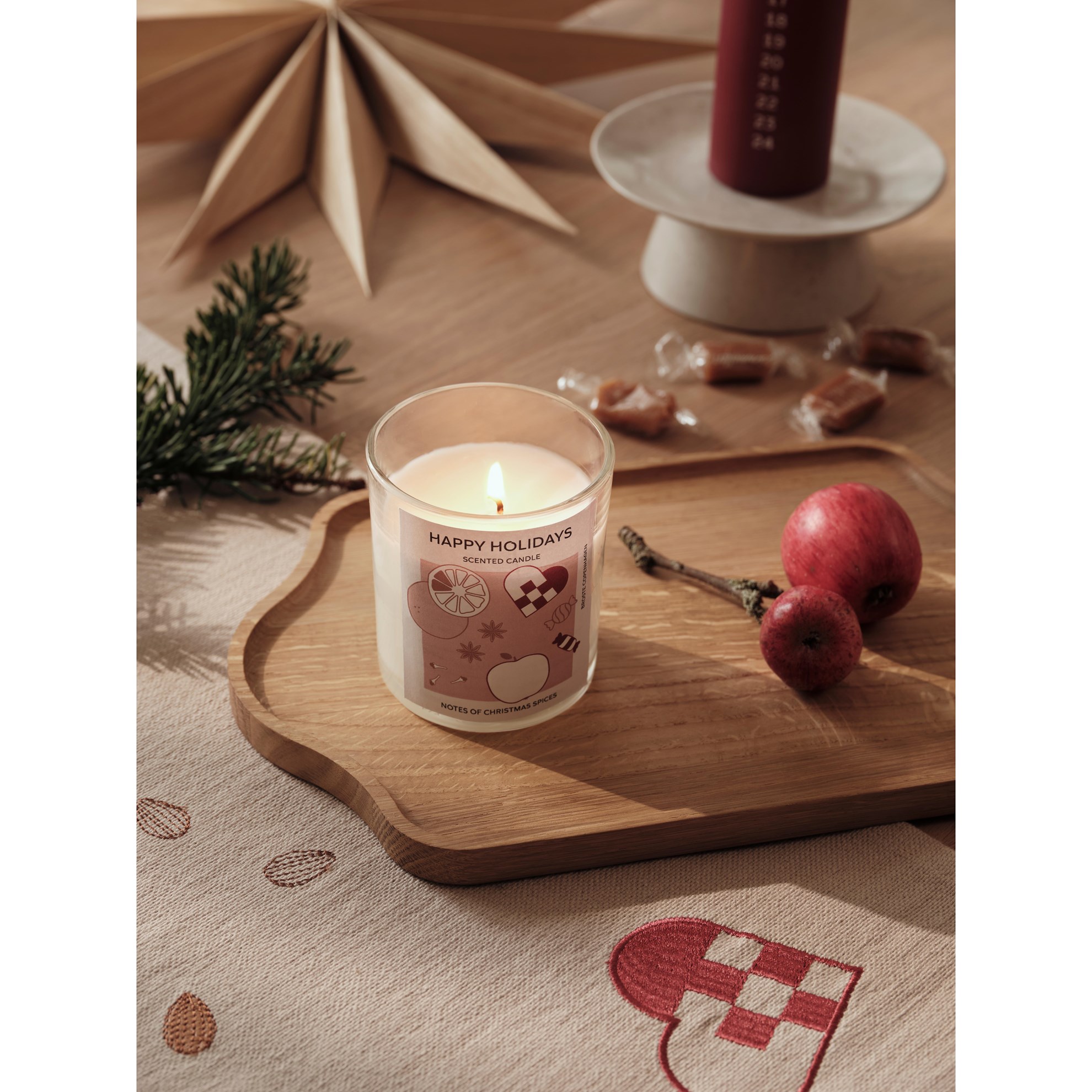 Vánoční svíčka Broste HAPPY HOLIDAYS V.8,3cm bílá_1