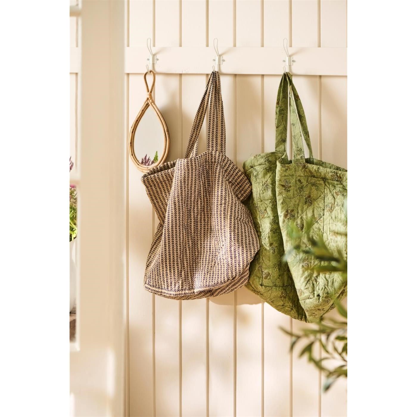 Prošívaná taška Ib Laursen s tm.modrými stonky_0