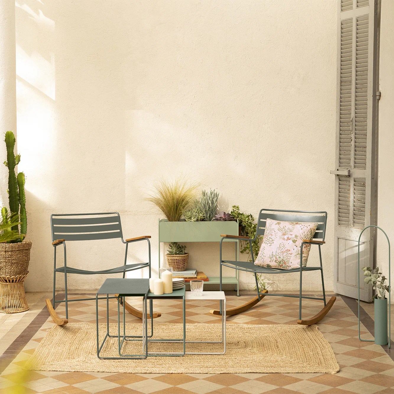 Regál na květináče nebo stolování Fermob PICOLINO V.63 cm - Frosted Lemon_11