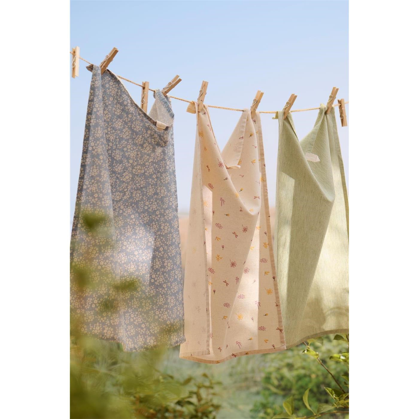 Kuchyňská utěrka Agathe Ib Laursen světle modrá s květy v přírodní barvě_0