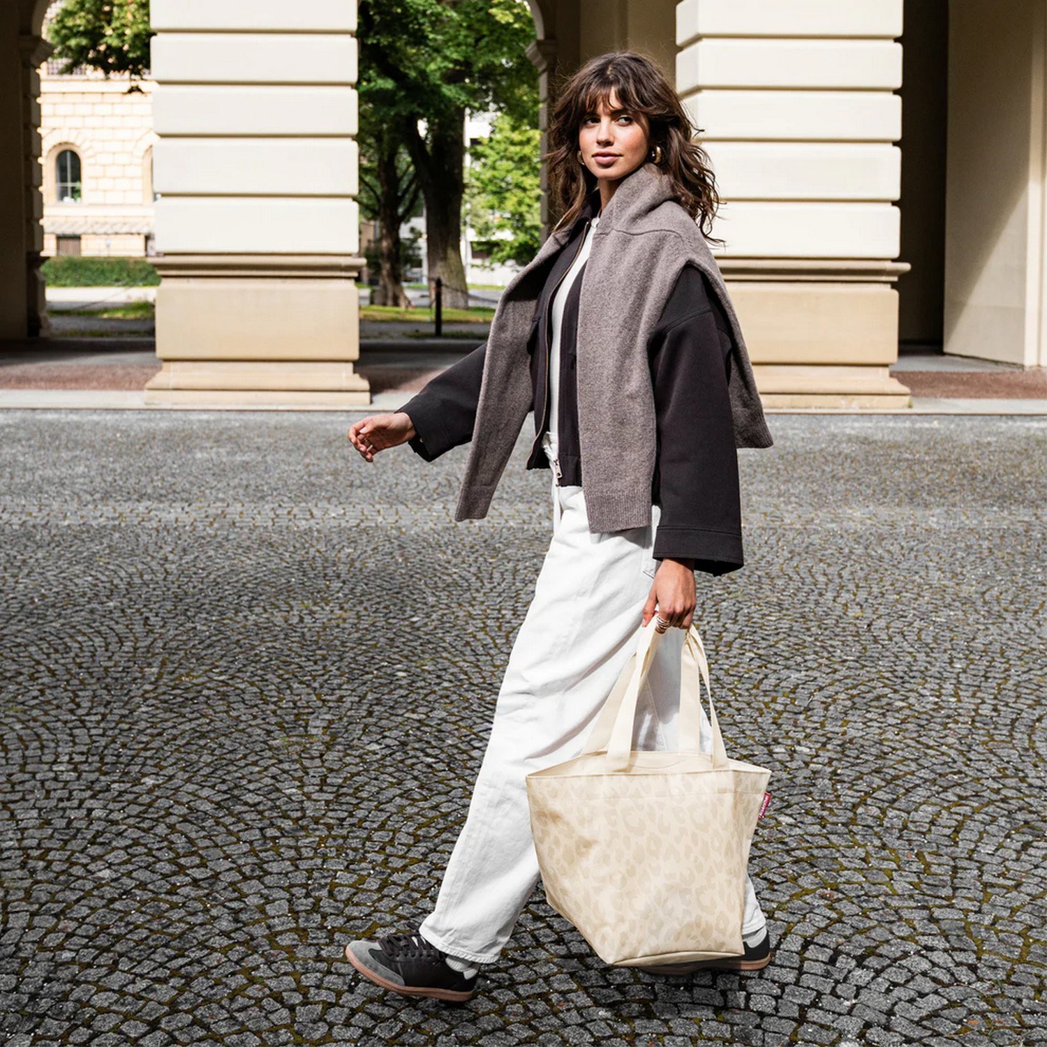 Taška přes rameno Reisenthel Shopper M leo vanilla_0