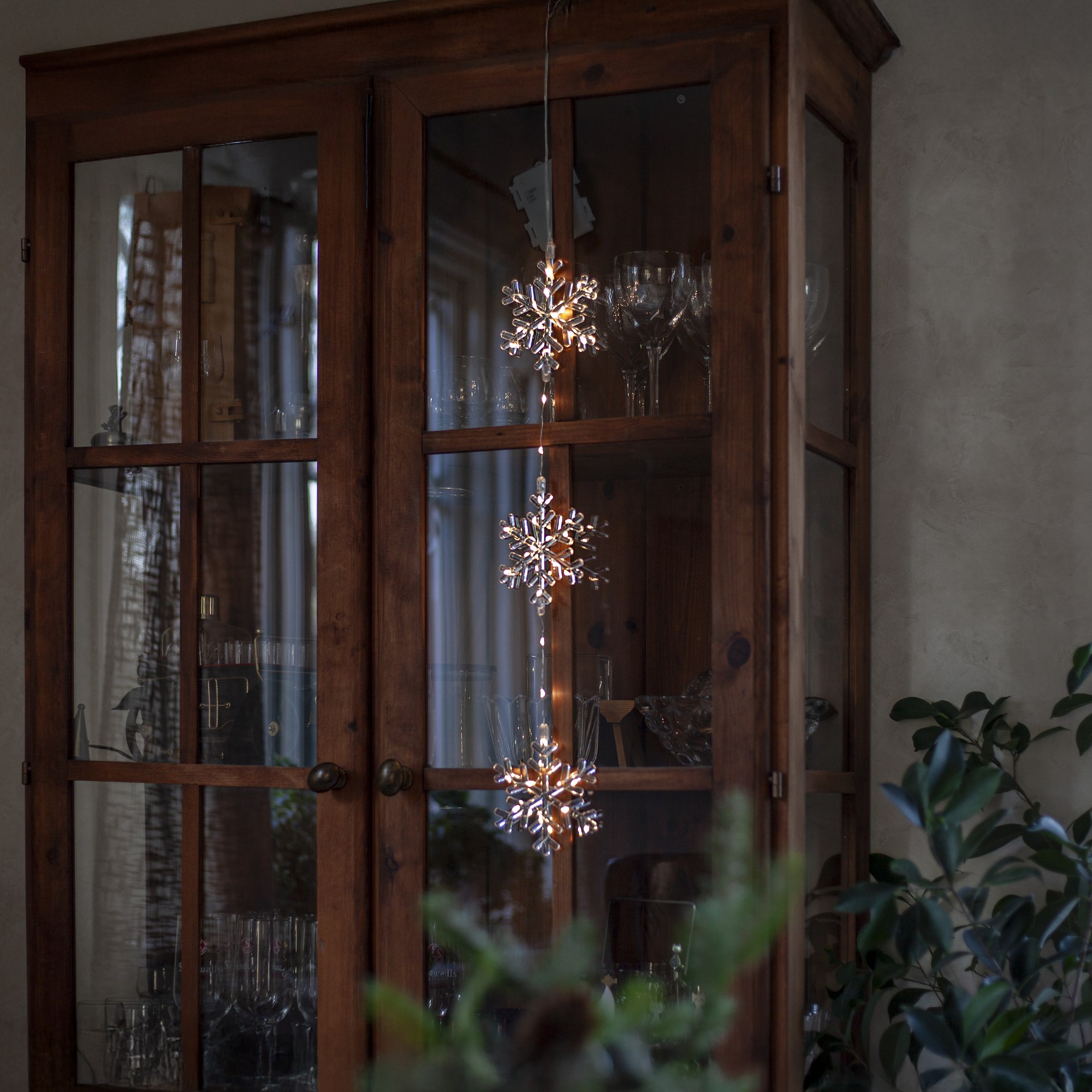 Závěsná LED dekorace vločky STINA V.58cm čirá_1